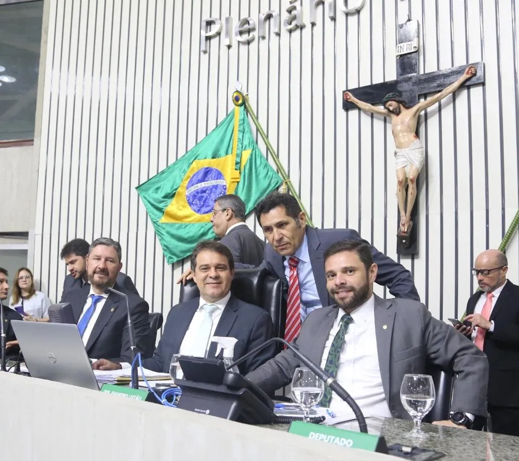 Parte do grupo de parlamentares que defende a pré-candidatura de Evandro Leitão à Prefeitura de Fortaleza