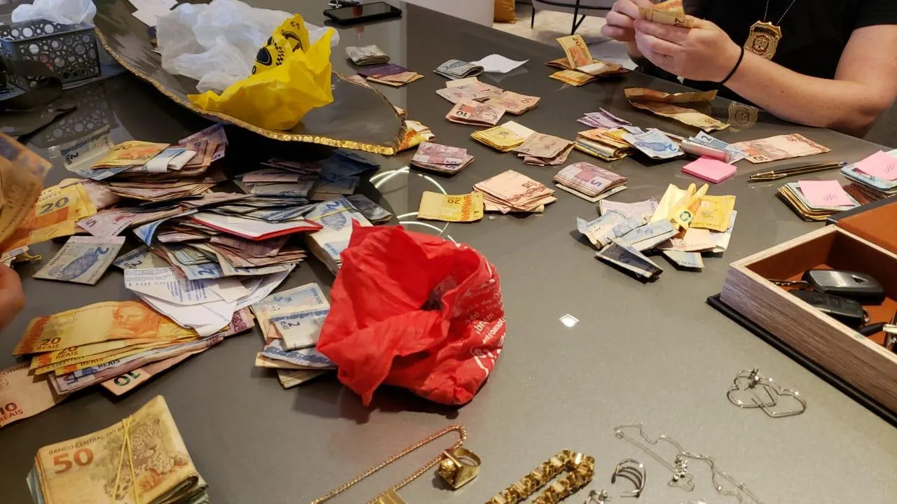 Polícia Civil apreendeu grande quantidade de dinheiro com homem