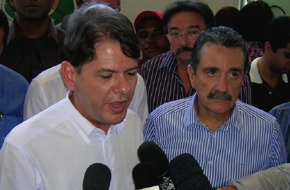 Imagem da notícia: Ao vencer batalha de bastidores pelo Podemos, Cid Gomes começa a mexer peças no xadrez eleitoral