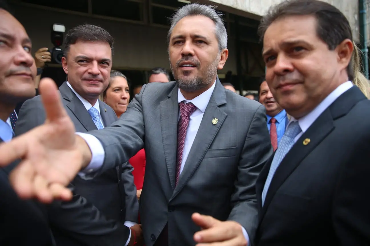 Imagem da notícia: Elmano prioriza aliados, mas quer receber todos os deputados estaduais neste mês; veja lista