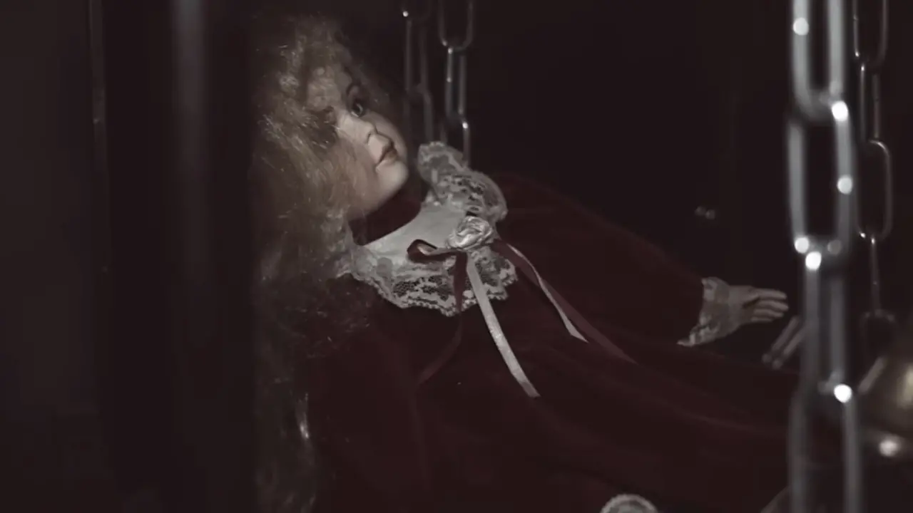 Imagem da notícia: Boneca 'Annabelle do Reino Unido' é filmada supostamente se mexendo; veja vídeo
