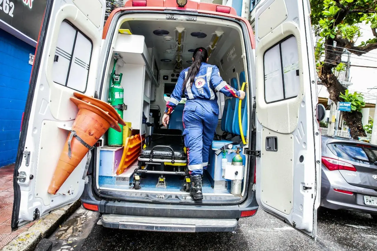 Imagem da notícia: Criança de três anos morre afogada em balde, em Fortaleza 