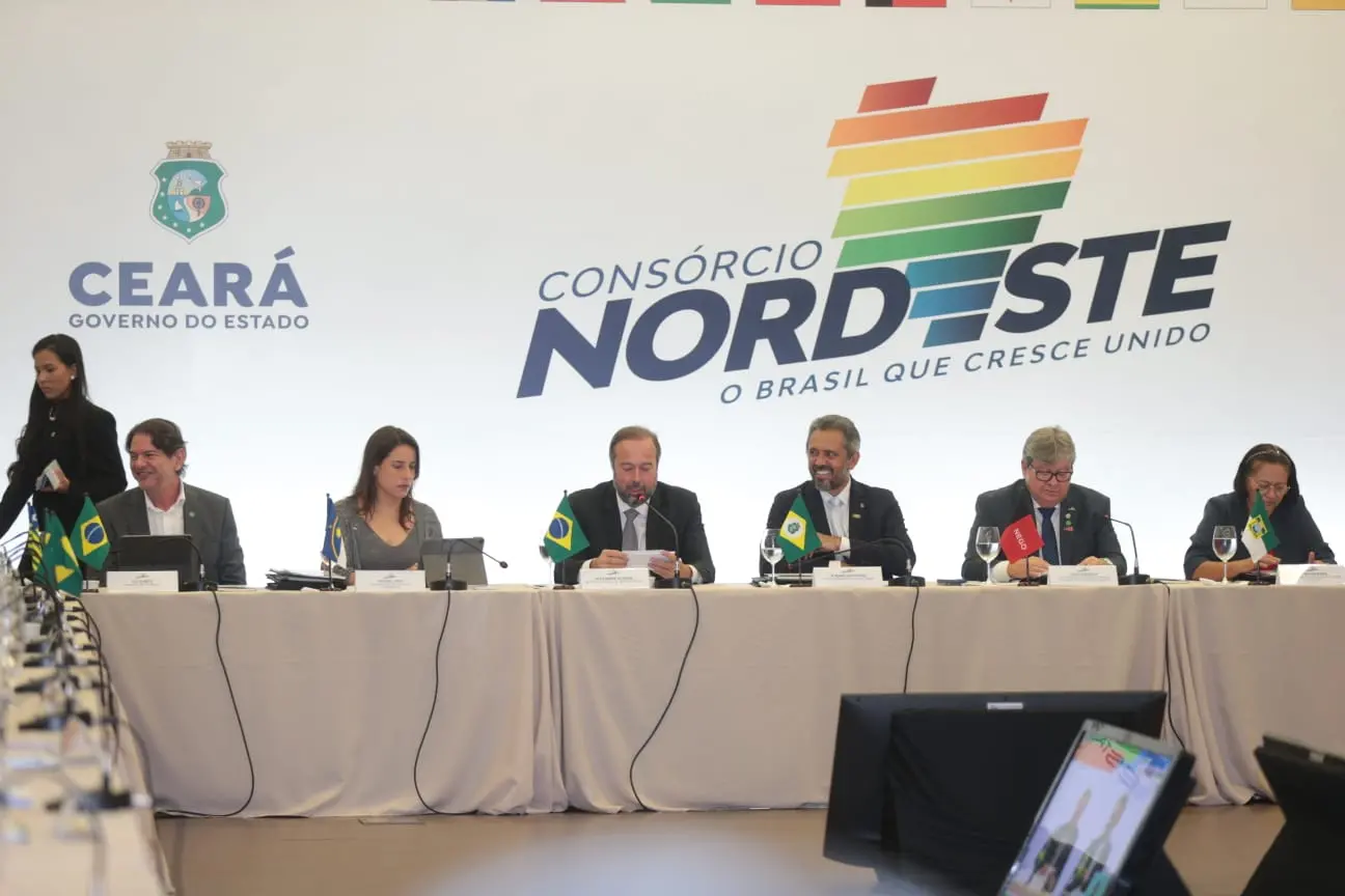 Imagem da notícia: Governadores do Nordeste se reúnem no Ceará para alinhar estratégia sobre hidrogênio verde na região