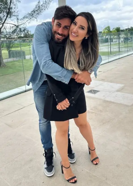 Imagem da notícia: Amanda e Cara de Sapato tatuam emoji de torcida juntos e fãs repercutem nas redes