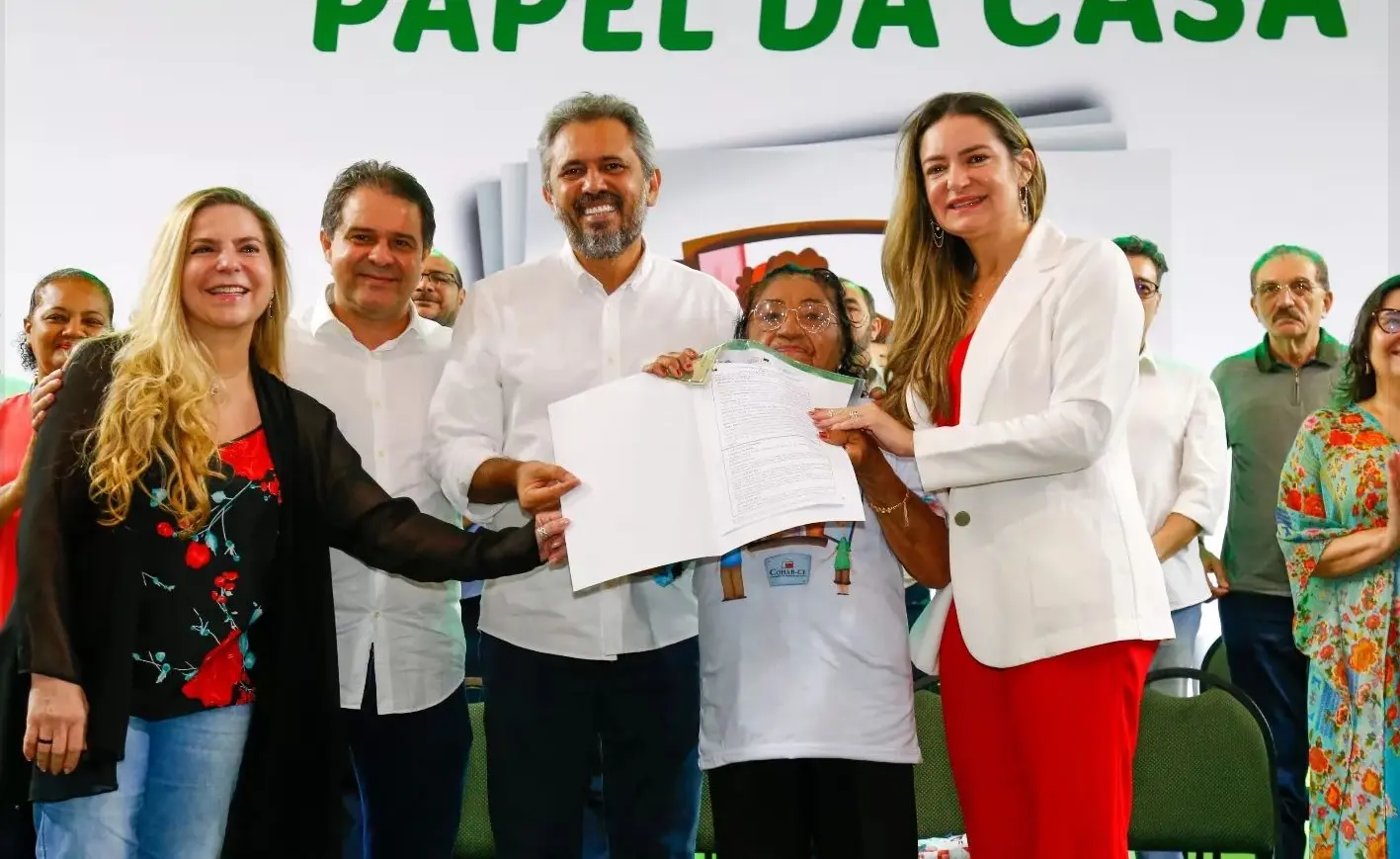 Imagem da notícia: Ao lado de Evandro Leitão e Luizianne Lins, Elmano diz que ex-prefeita 'há de voltar'
