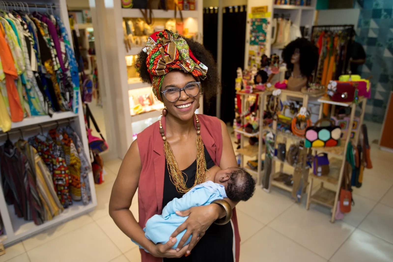 Helena hoje encabeça a Casa de Xicas ao lado de sua sócia. O espaço foi pensado para acolher também as mães empreendedoras que precisam de um local para expor seus produtos