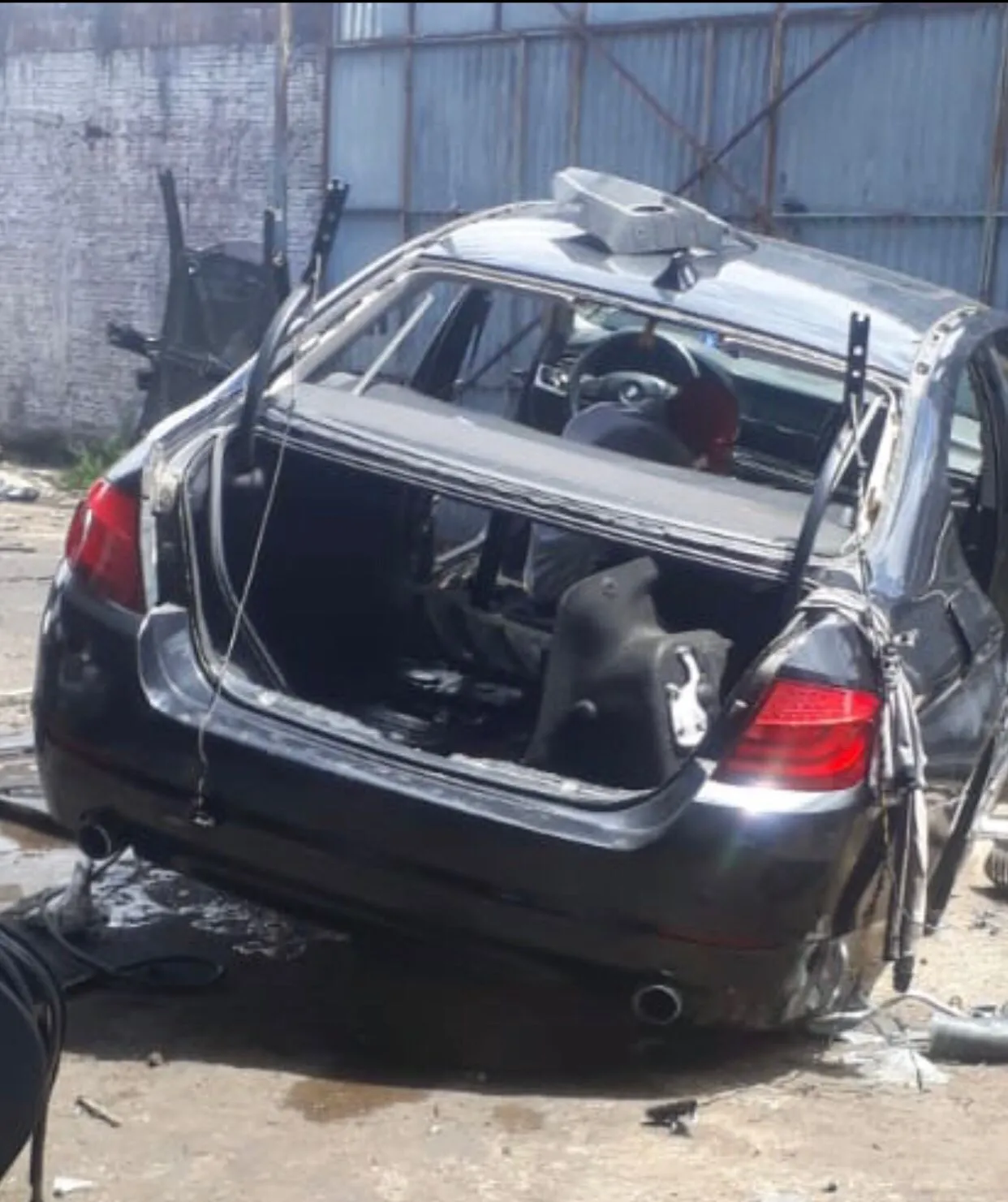 A BMW foi levada para desmanche