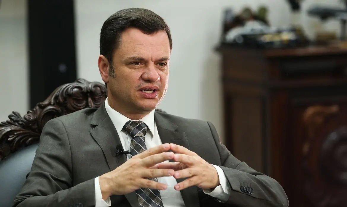 Imagem da notícia: Alexandre de Moraes autoriza ida de Anderson Torres ao velório da mãe