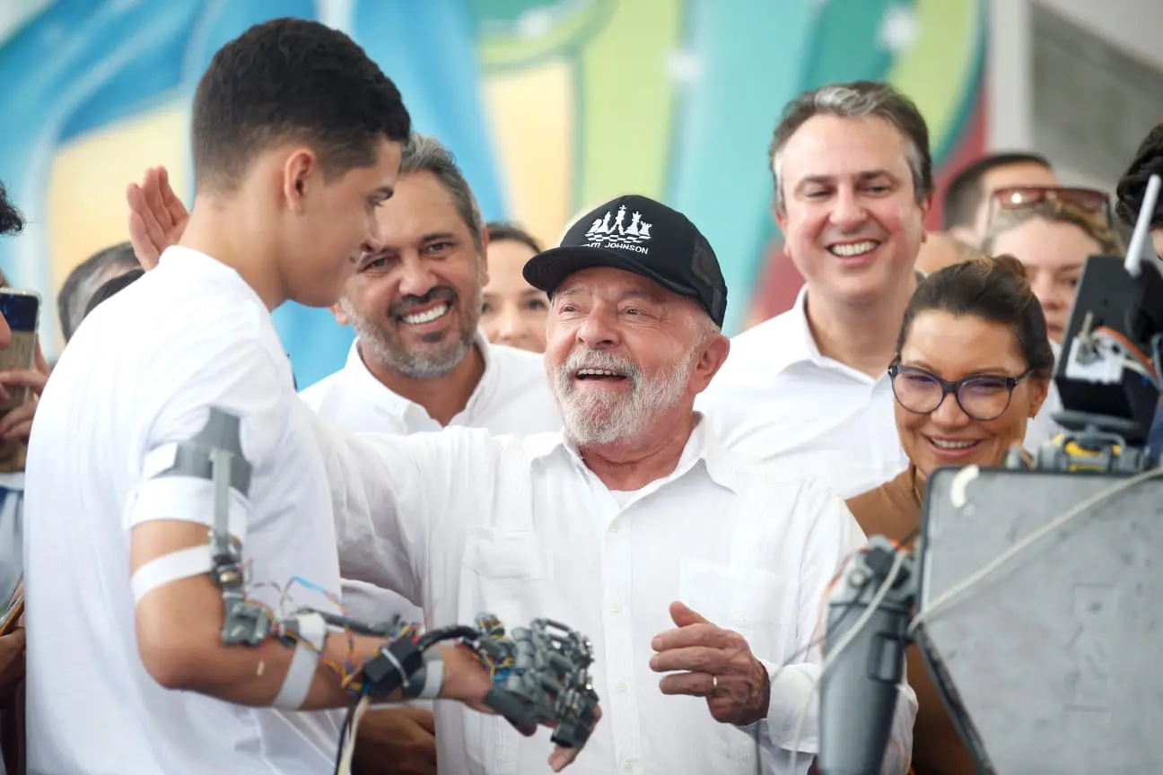 Imagem da notícia: ​​​​Escola que Lula visita em Fortaleza existe há 60 anos, tem energia solar e estrutura modelo
