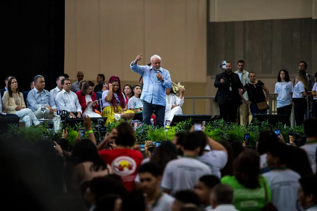 Imagem da notícia: 'A Unilab vai sobreviver', diz Lula após manifestação no Centro de Eventos do Ceará