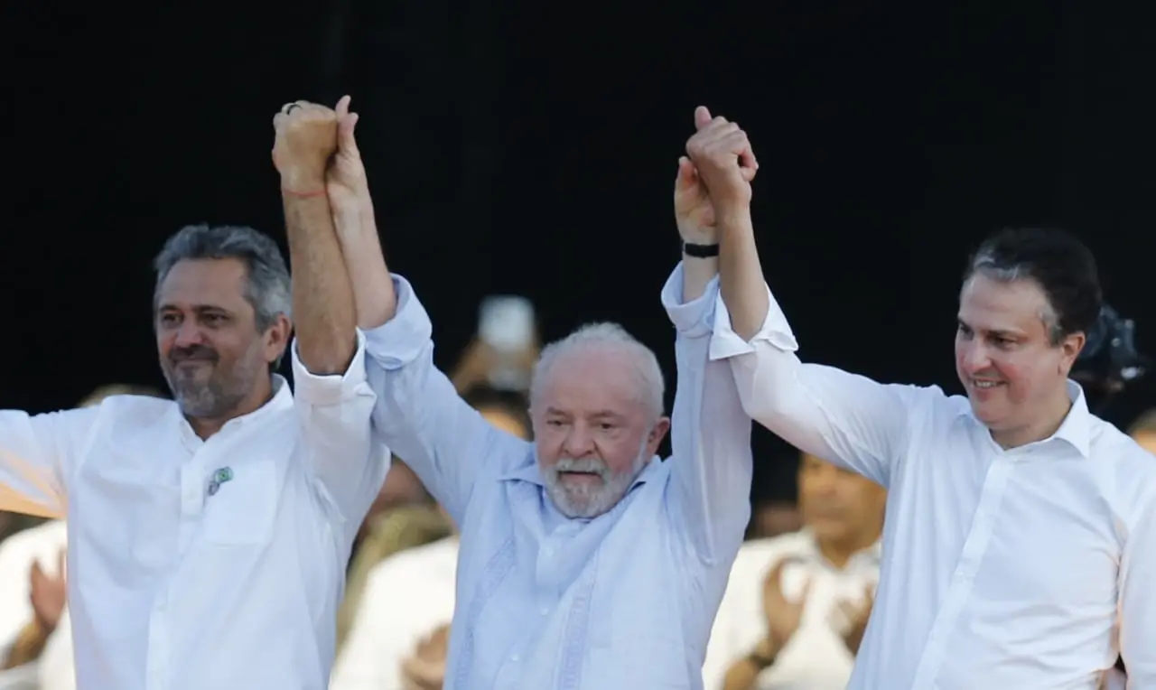 Imagem da notícia: No Crato, Lula anuncia nova data de retorno ao Ceará; saiba quando