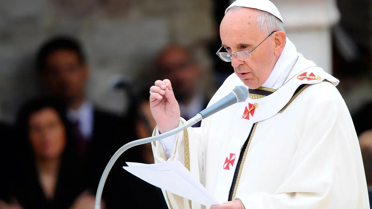 Imagem da notícia: Papa reforma 'Constituição' do Vaticano e abre mais espaço para leigos tomarem decisões