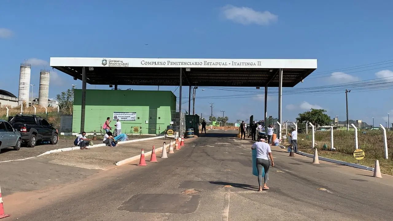 Imagem da notícia: Professor de Futsal preso suspeito de abuso sexual contra 12 meninas morre em presídio do Ceará