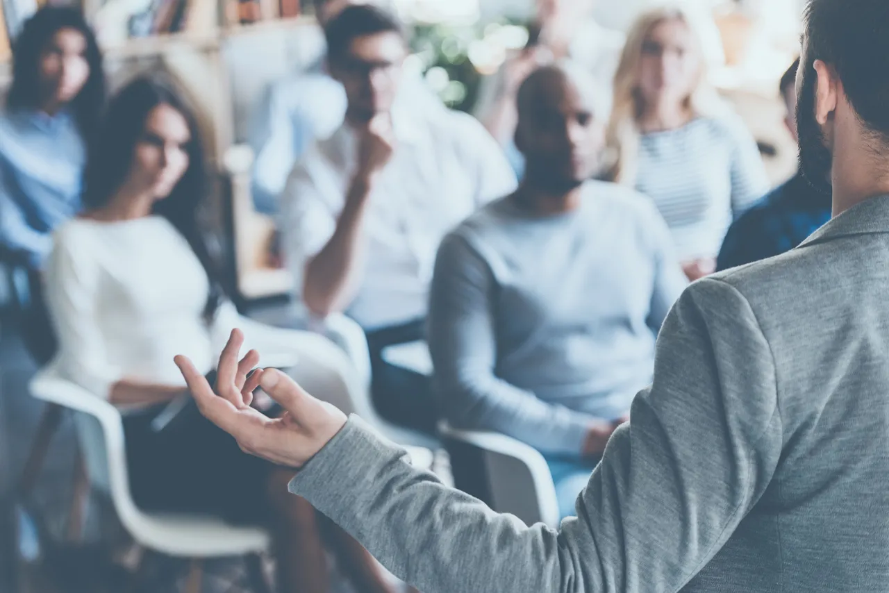 Alunos investem em cursos e livros na área do coaching