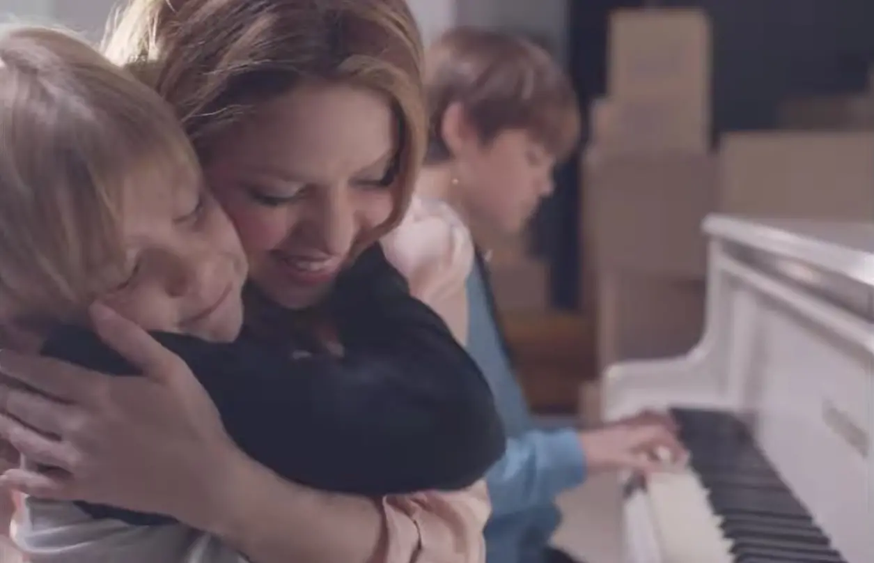 Imagem da notícia: Shakira lança música com participação dos filhos, Sasha e Milan