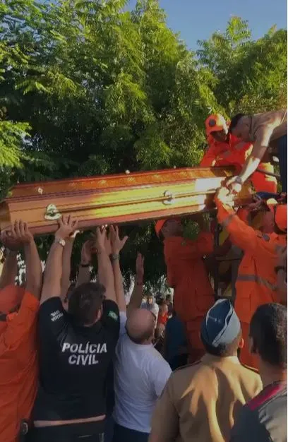 Os enterros em Camocim começaram por volta das 17h