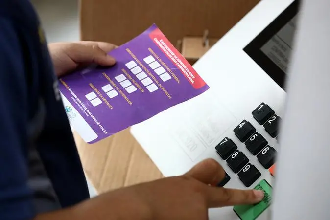 Imagem da notícia: O que dizem deputados cearenses sobre a PEC da Anistia que deve ser votada nesta terça (16)