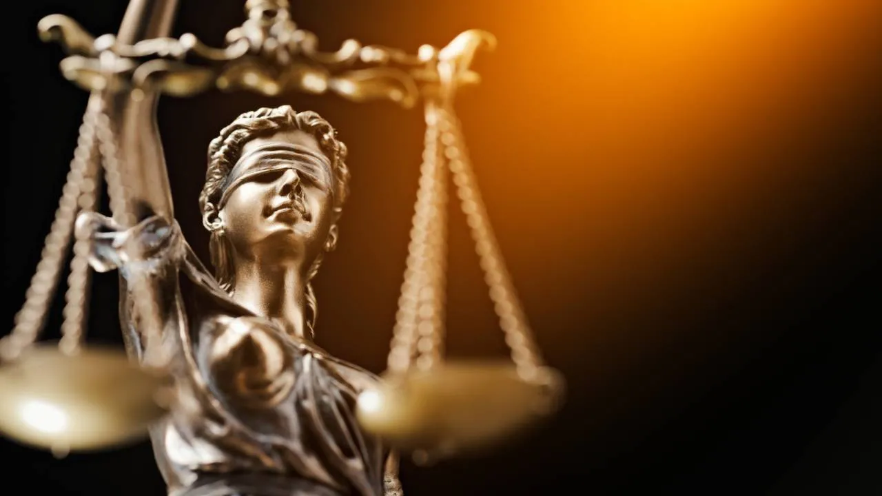 Somente no Código Penal de 1940, a absolvição de acusados que cometeram crime sob a influência de emoção ou paixão deixou de existir