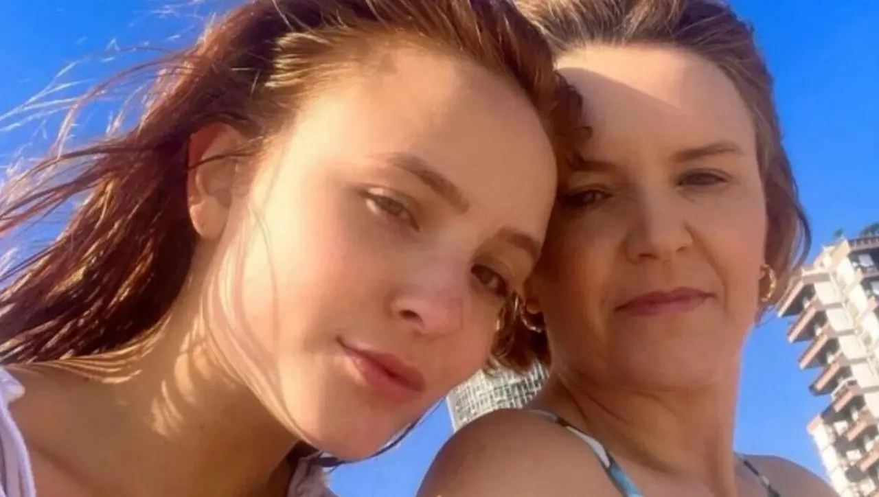 Imagem da notícia: Em meio a rumores de briga, mãe de Larissa Manoela faz post reflexivo: 'pessoas vem e vão'