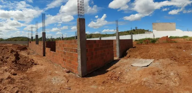 Imagem da notícia: Ministério da Educação vai retomar 248 obras de escolas paradas em 104 municípios do Ceará