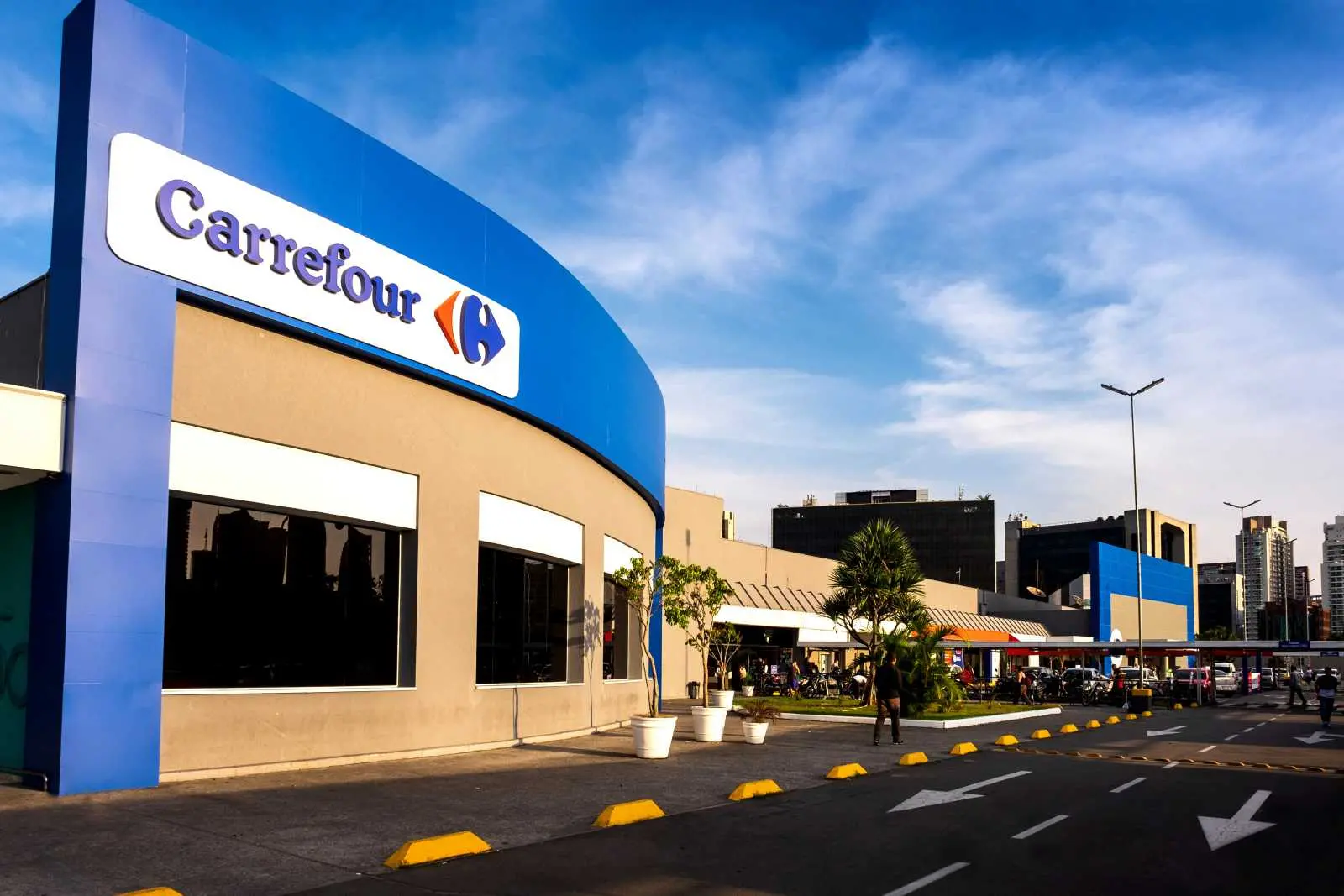 Imagem da notícia: Após casos de agressões, seguranças do grupo Carrefour vão usar câmeras corporais