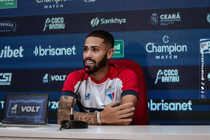 Imagem da notícia: Meia Calebe lamenta derrota mas acredita na classificação na volta: 