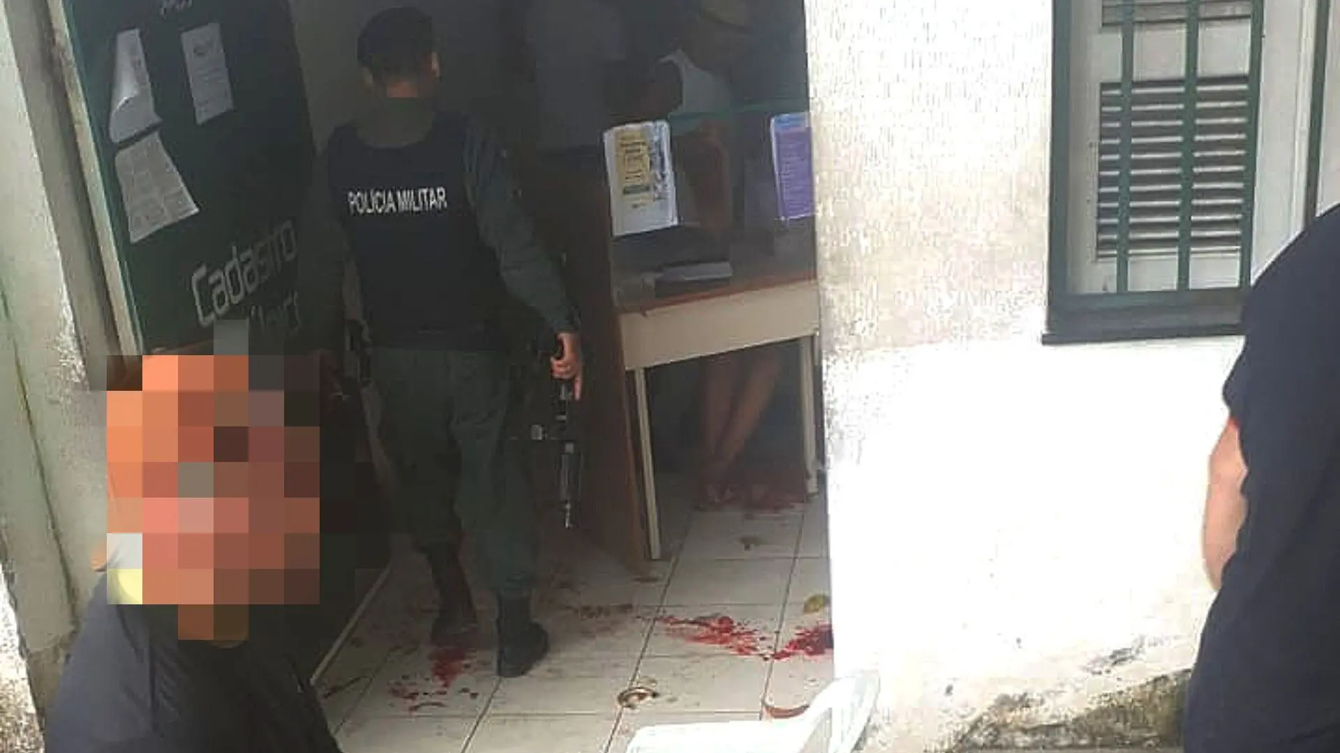 Imagem da notícia: Homem é baleado e morre ao se abrigar em Cras, em Caucaia; duas pessoas ficam feridas