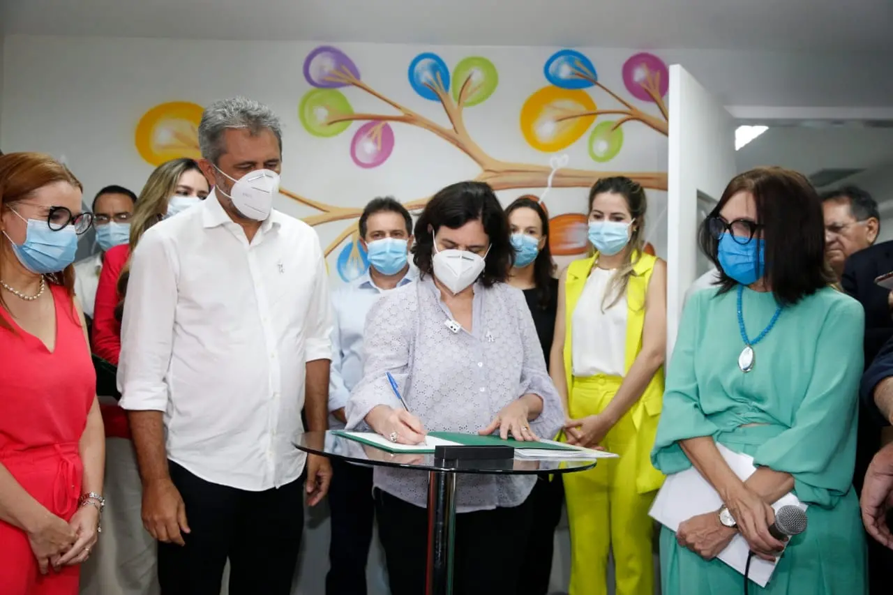 Imagem da notícia: Ministra da Saúde anuncia R$ 330 milhões para atendimentos e redução das filas cirúrgicas no CE