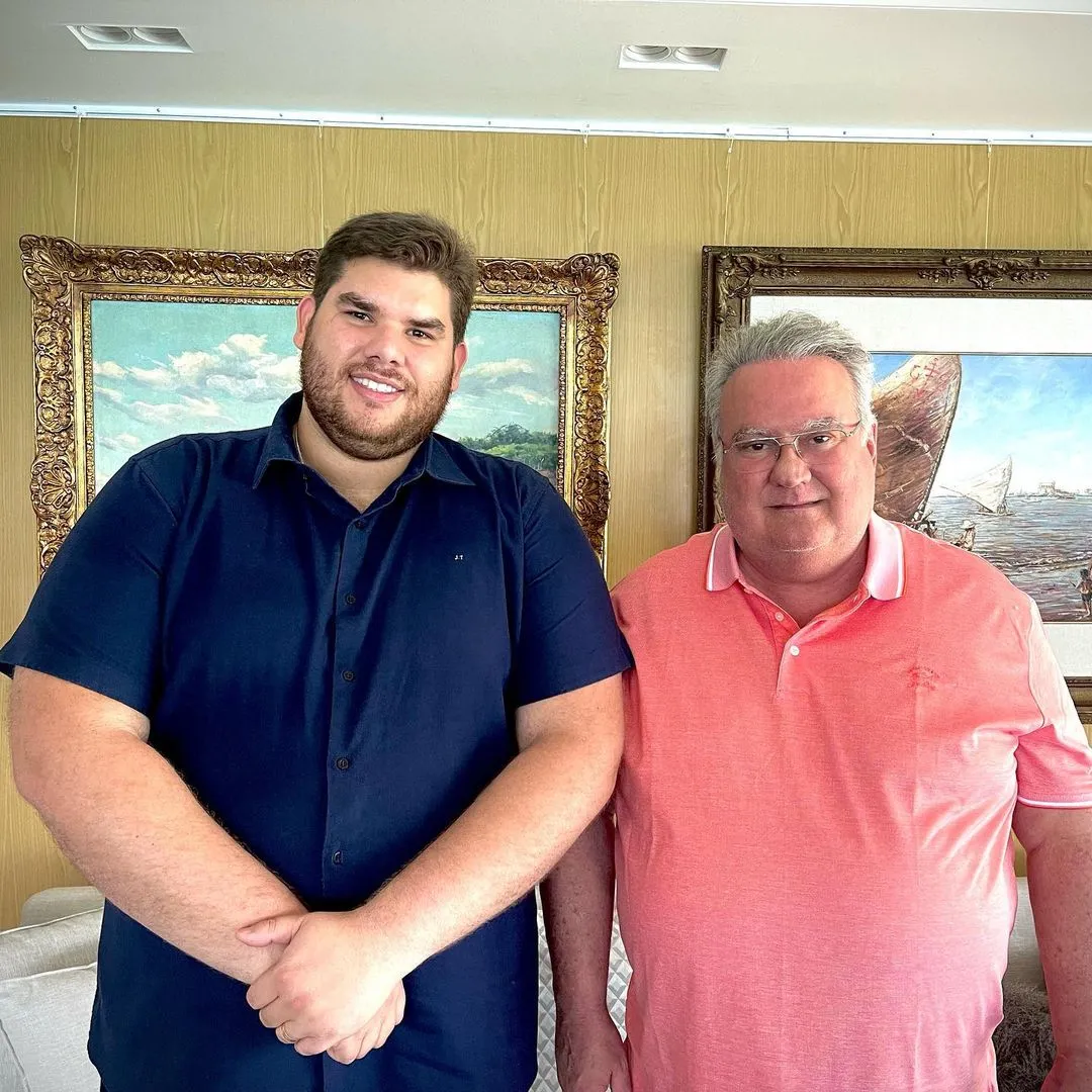 O prefeito de Ipueiras, Júnior do Titico (à esquerda), é um dos novos prefeitos do Republicanos