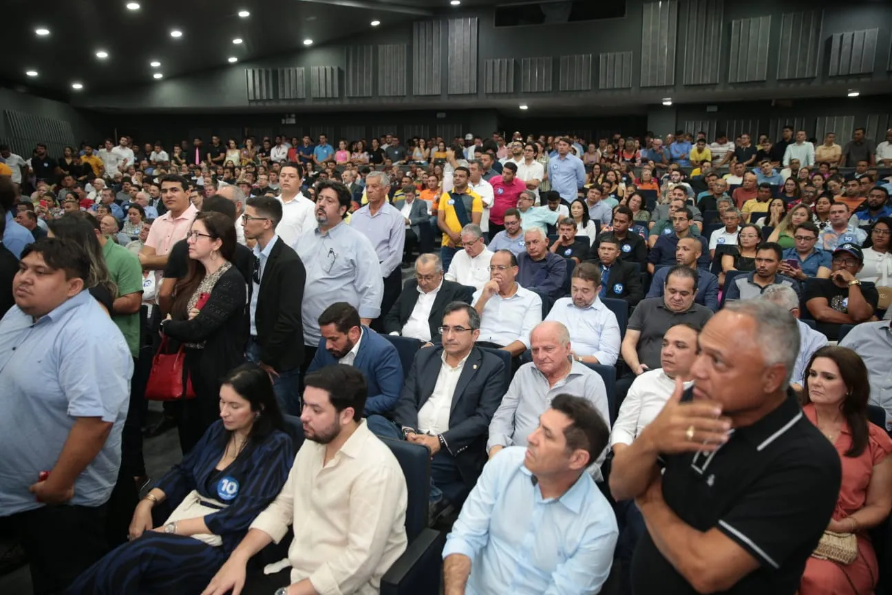 Prefeitos e vice-prefeitos com e sem partido acompanharam a convenção