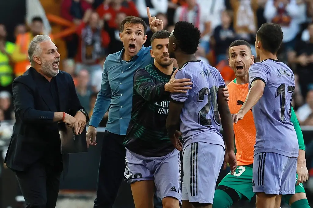 Imagem da notícia: Valencia promete banir torcedores responsáveis por ofensas racistas contra Vini Jr, do Real Madrid