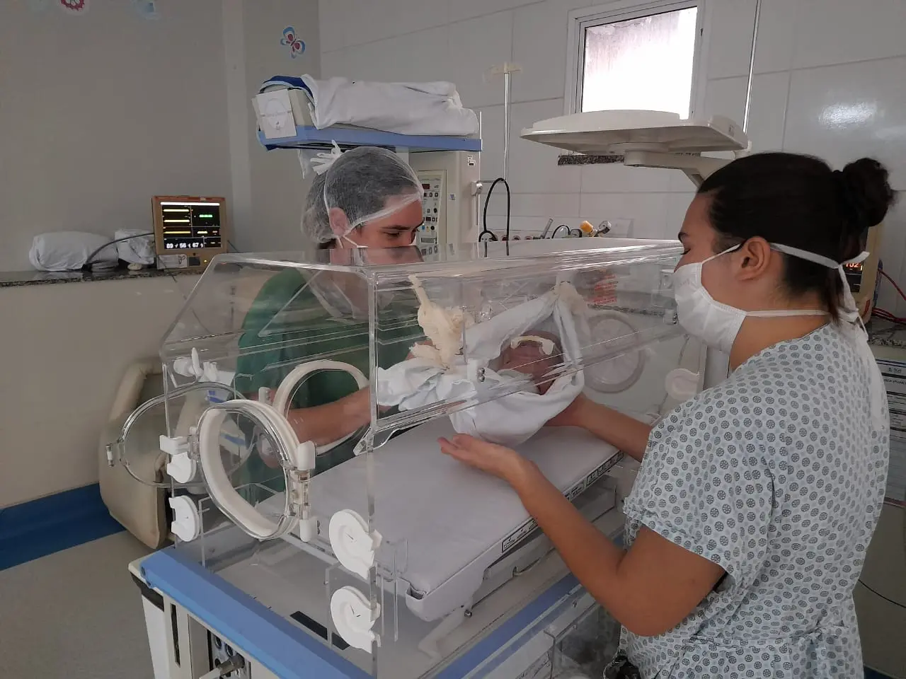 Imagem da notícia: Ganho de peso e relaxamento: como o uso de redes em UTIs ajuda a salvar bebês prematuros no Ceará