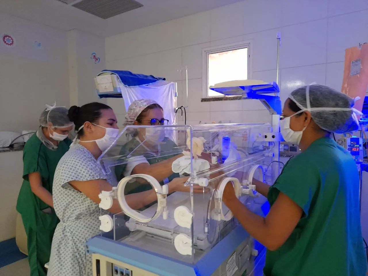 Bebês têm apoio multiprofissional com várias especialidades