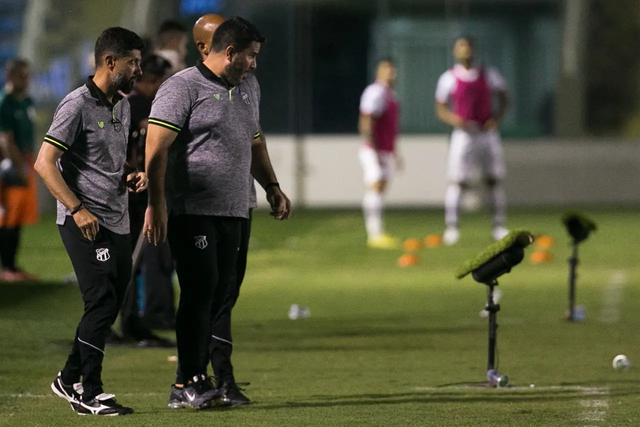 Imagem da notícia: Barroca comemora vitória diante do Londrina e explica Luvannor em vez de Vitor Gabriel no ataque