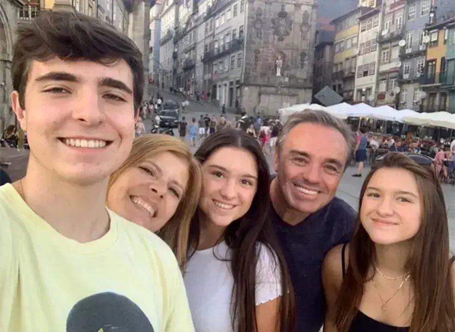 Imagem da notícia: Em audiência sobre herança, filhas de Gugu confirmam união estável do apresentador com a mãe