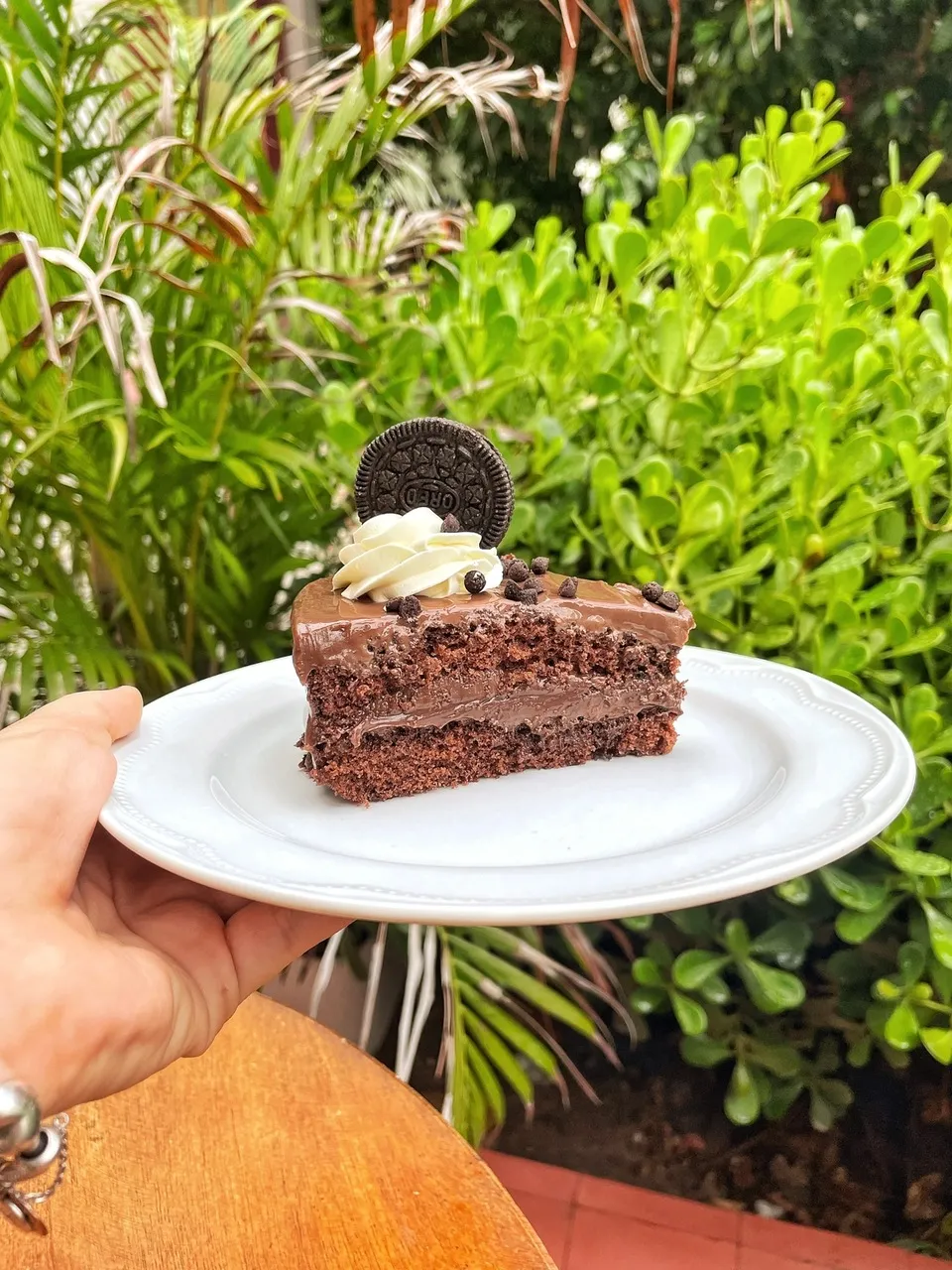 Torta Matilda feita de massa de chocolate com brigadeiro e notas de café