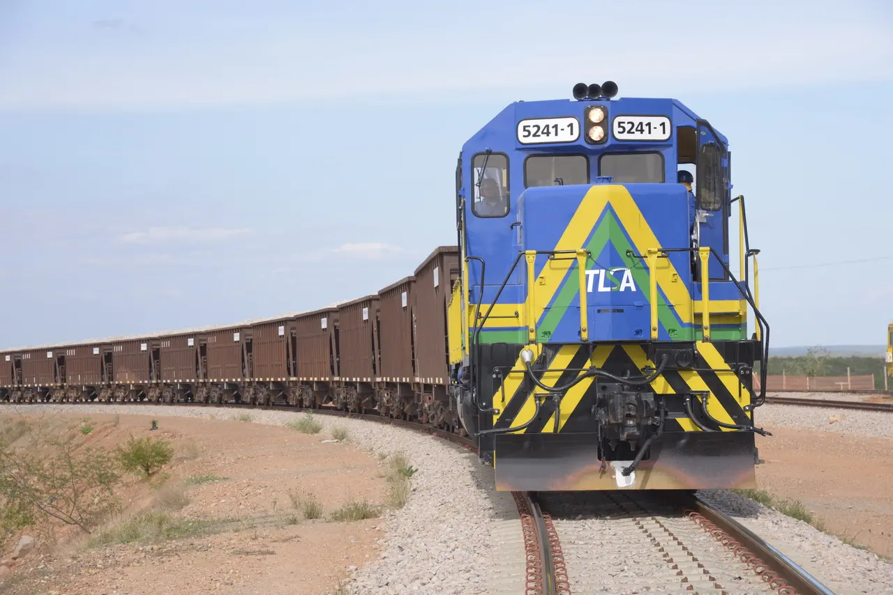 Imagem da notícia: Ferrovia Transnordestina deve funcionar parcialmente em 2025 para atender setor agro no Ceará
