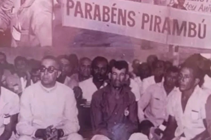 Mobilização comunitária no bairro, na década de 1960; na foto, Dom Hélio Campos está de óculos