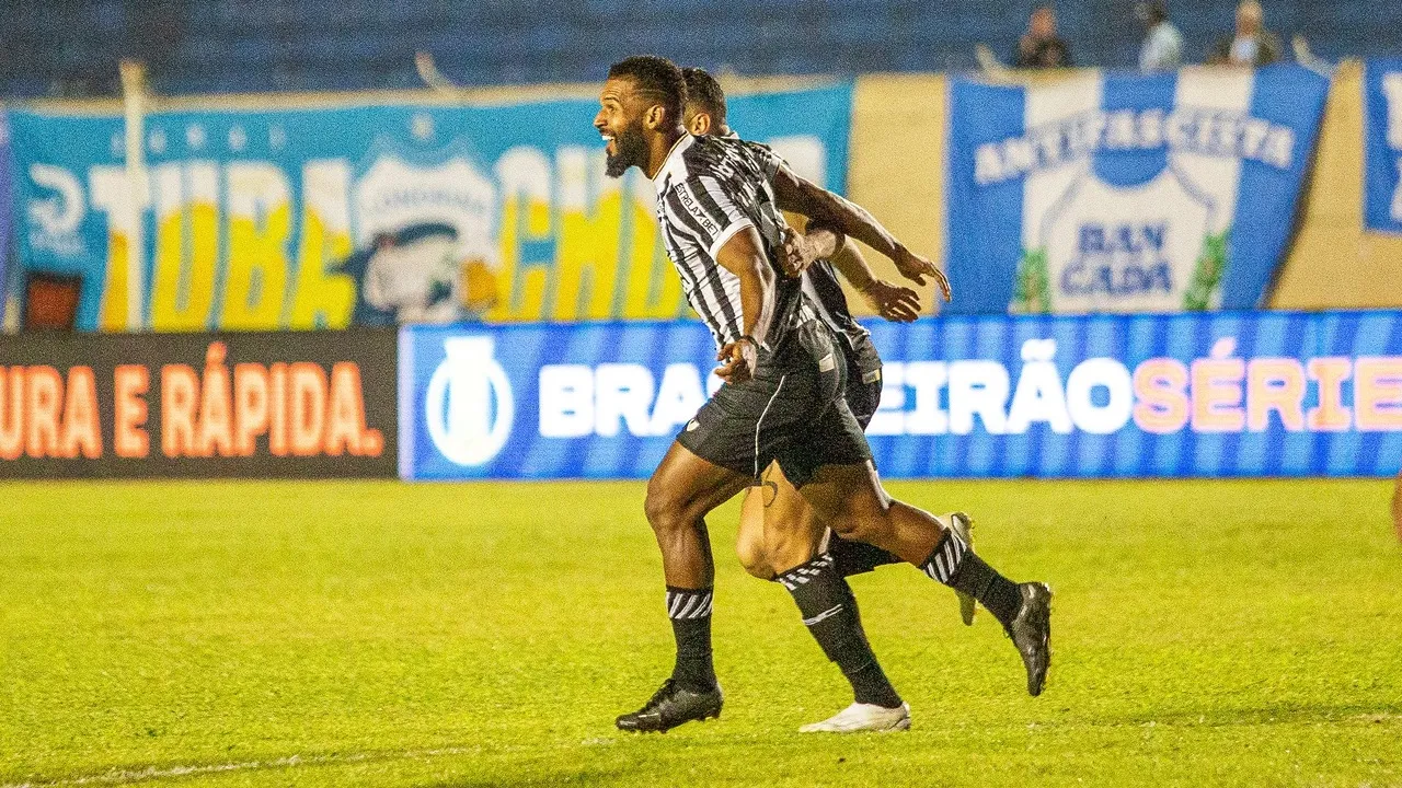O Ceará abriu o placar cedo no estádio do Café e venceu com autoridade