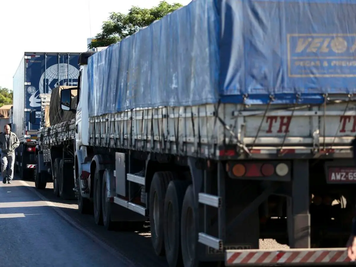 Imagem da notícia: Senado aprova retomada de multa para motorista profissional que não fizer exame toxicológico