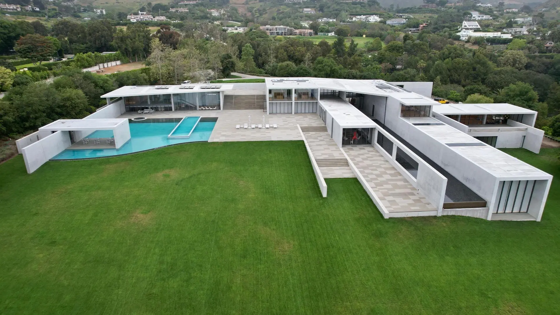 Imagem da notícia: Nova mansão de Beyoncé e Jay-Z é 16 vezes mais cara que maior cobertura do Brasil