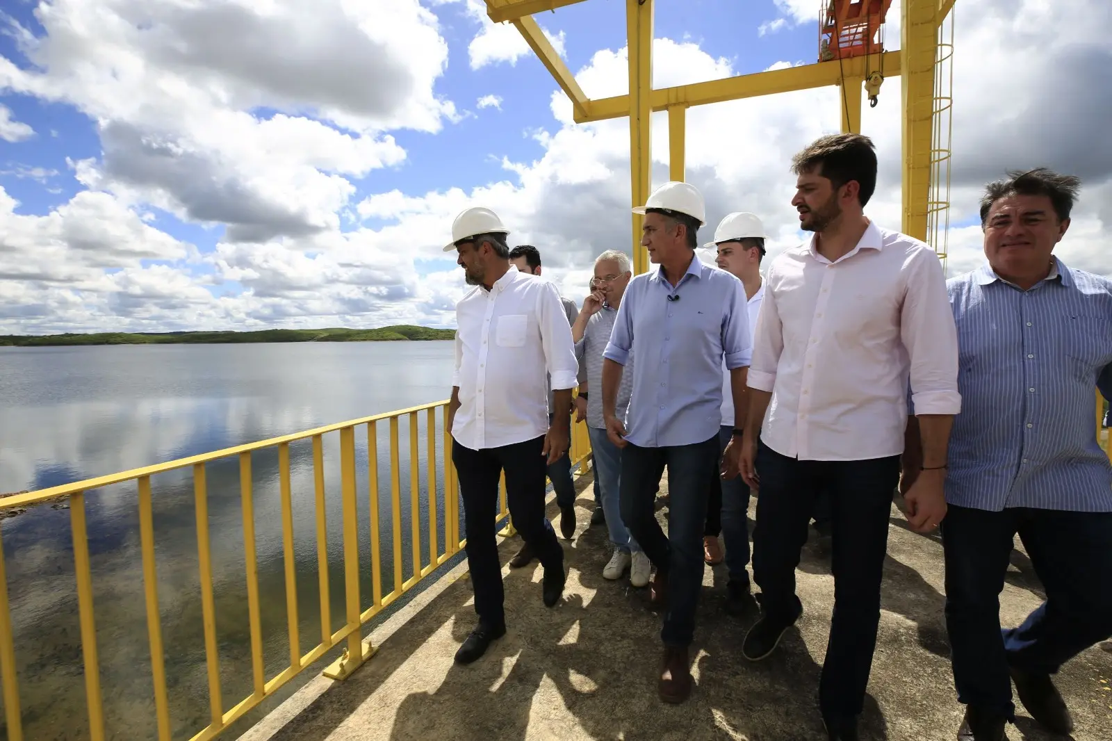 Imagem da notícia: 'Funcionamento pleno da barragem de Jati é prioridade'’, diz ministro em visita com Elmano ao Cariri