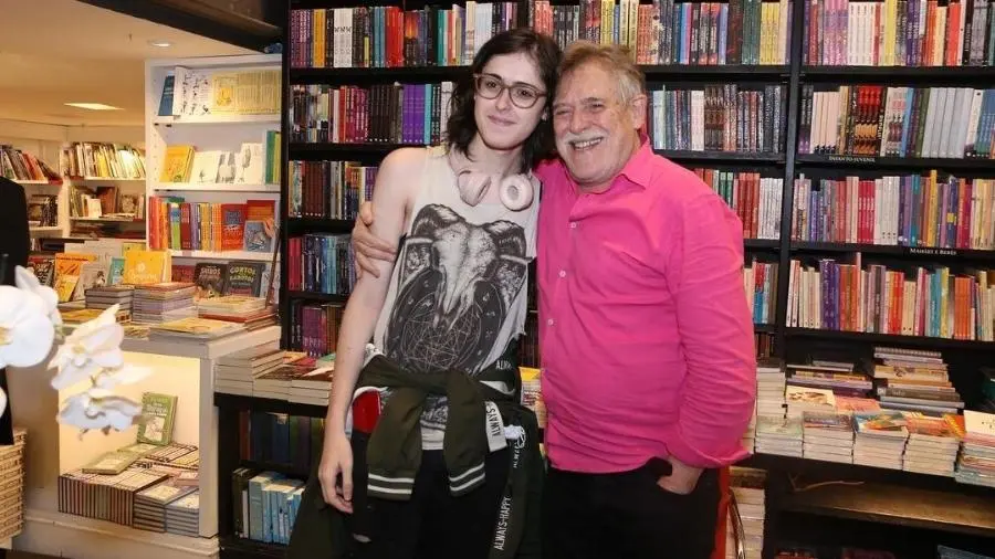 Imagem da notícia: Filha de José de Abreu consegue emprego nos EUA e ator comemora: ‘agora posso pensar em mim’