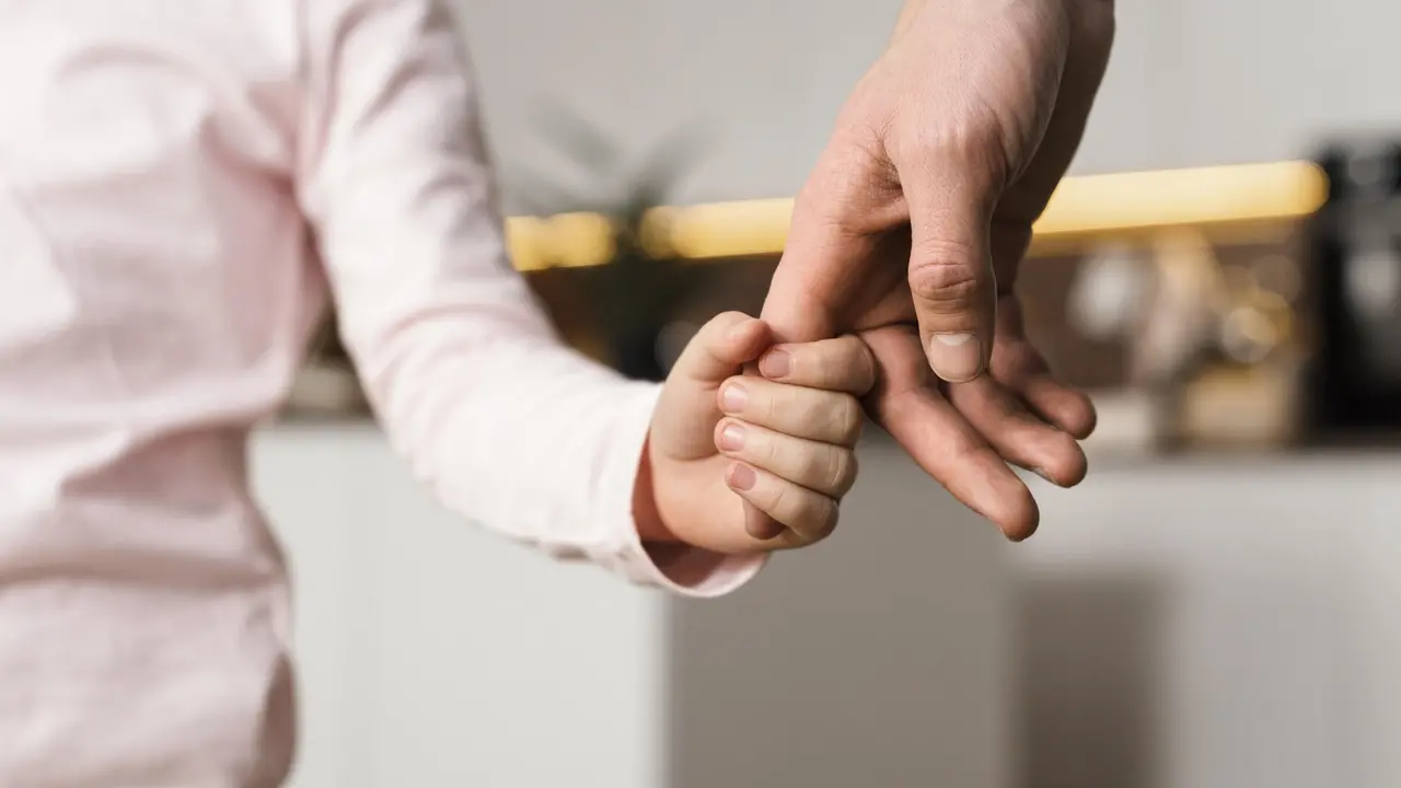 Imagem da notícia: Com média de 8 anos, famílias do interior do CE esperam o dobro do tempo da Capital na fila de adoção