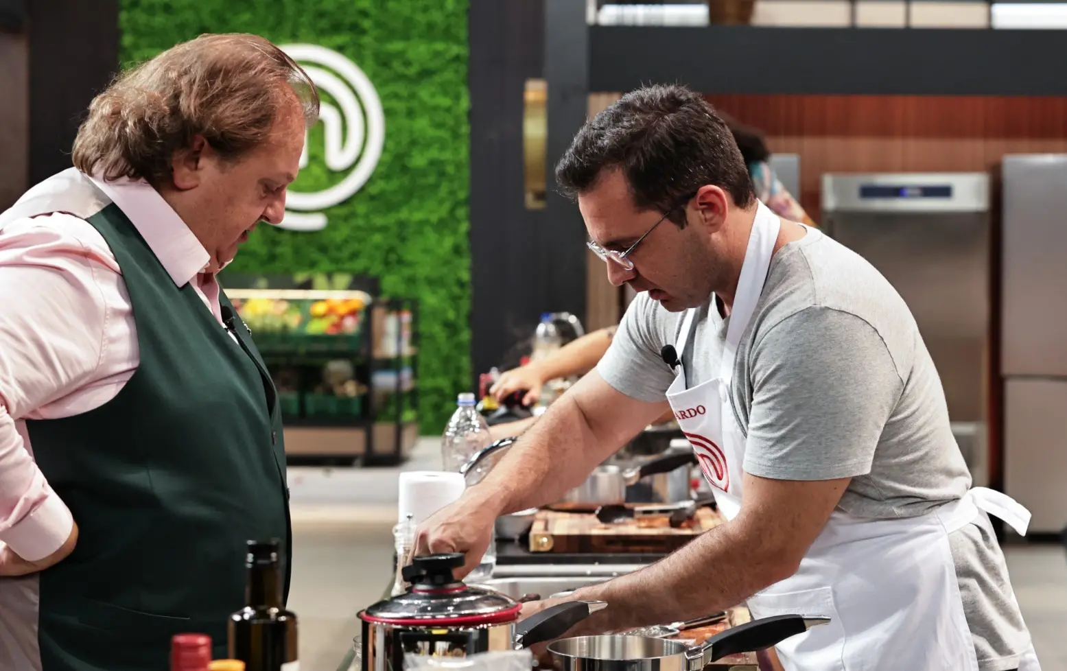 Imagem da notícia: Participante de Fortaleza rebate Jacquin no MasterChef: 'vai querer ensinar cearense a fazer baião?'