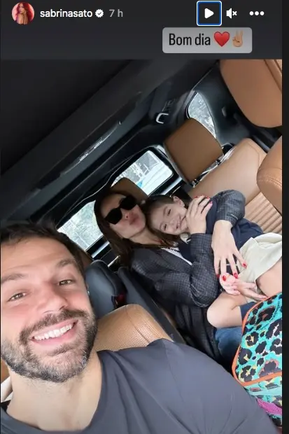 Imagem da notícia: Sabrina Sato e Duda Nagle posam juntos pela primeira vez dois meses após separação
