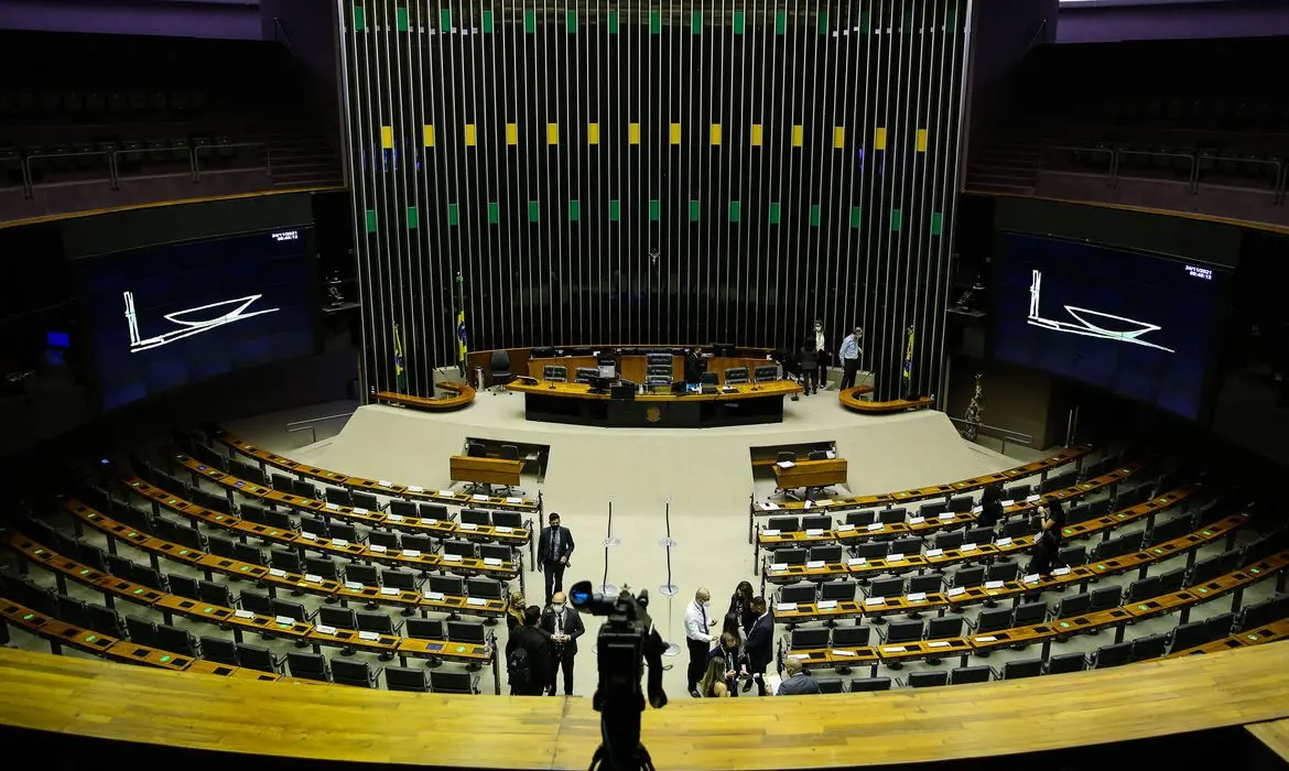 Imagem da notícia: Piso salarial para assistentes sociais é aprovado em comissão e avança na Câmara dos Deputados