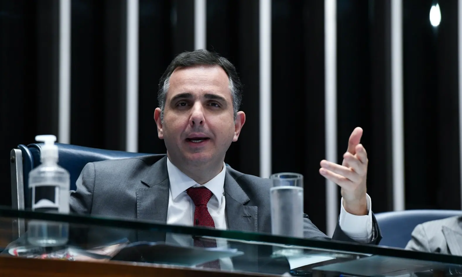 Imagem da notícia: Senado deve votar até esta quinta-feira (1º) MP dos Ministérios para não perder validade