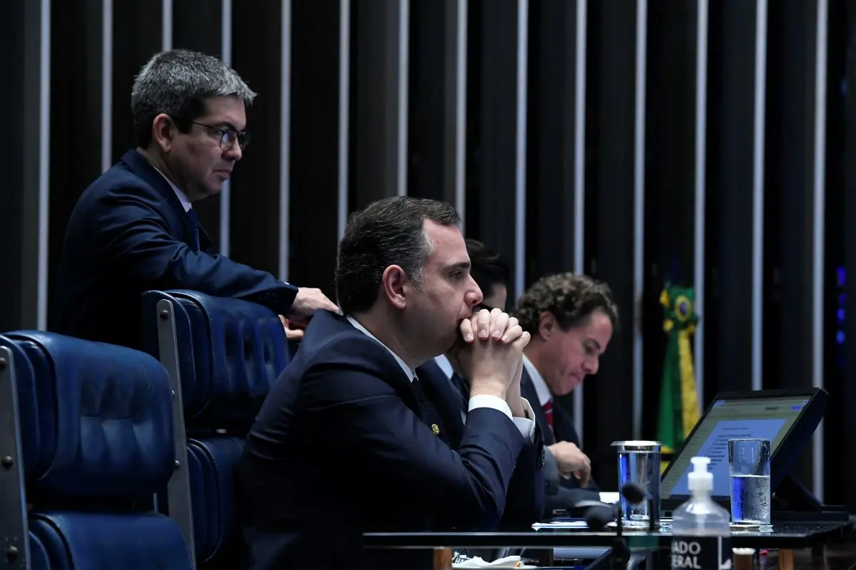 Imagem da notícia: Senado Federal aprova projeto de igualdade salarial entre homens e mulheres 