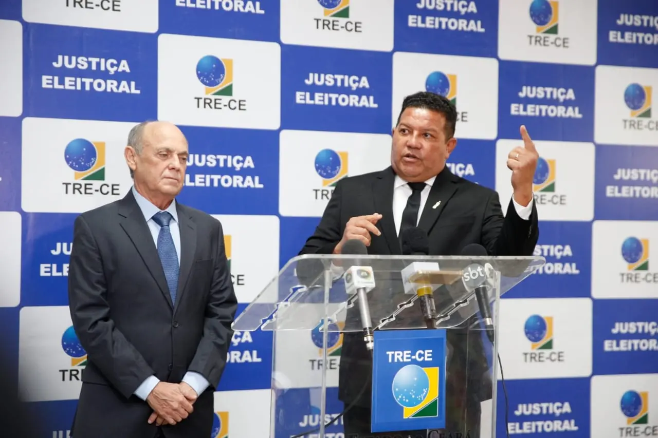 Imagem da notícia: Desembargador Raimundo Nonato Silva Santos toma posse como novo presidente do TRE-CE